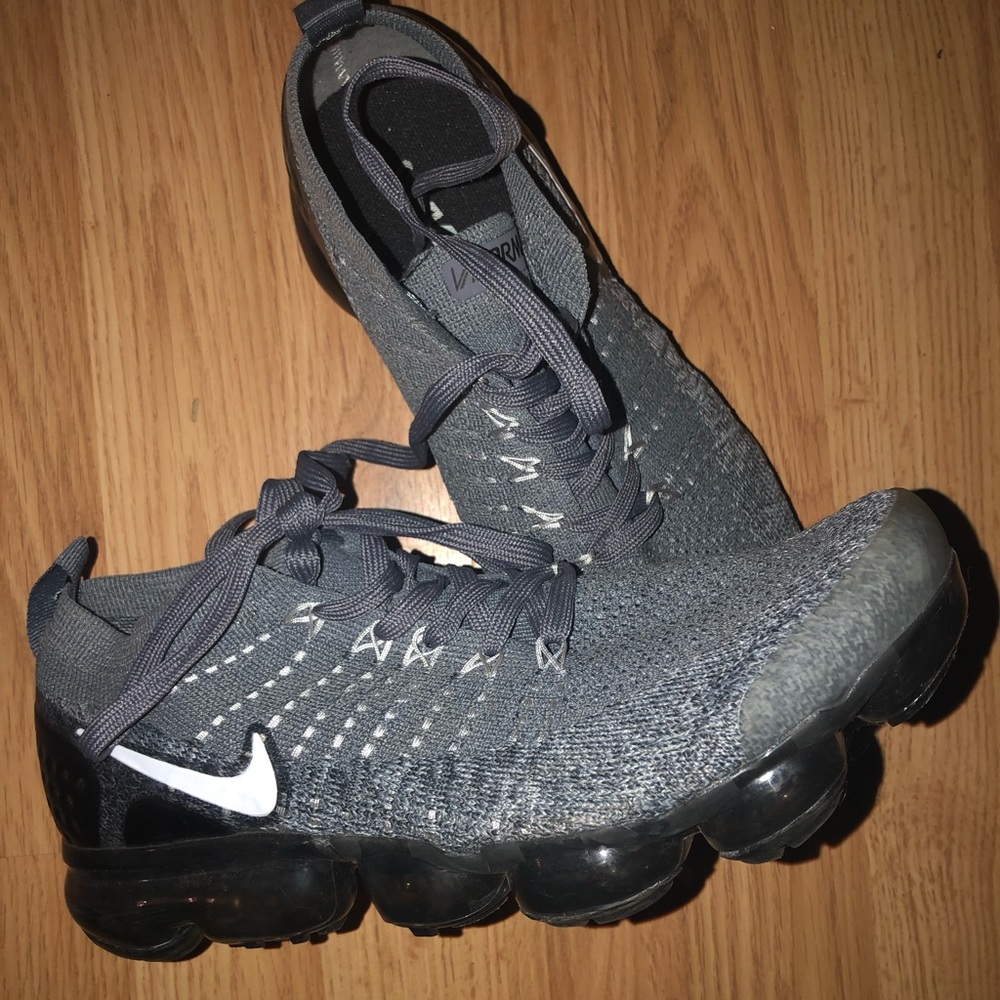 Nike vapor max grey and black